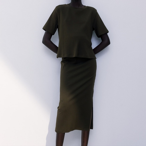 Olive Green Ribbed Two-Piece Set - Picture 4 of 10